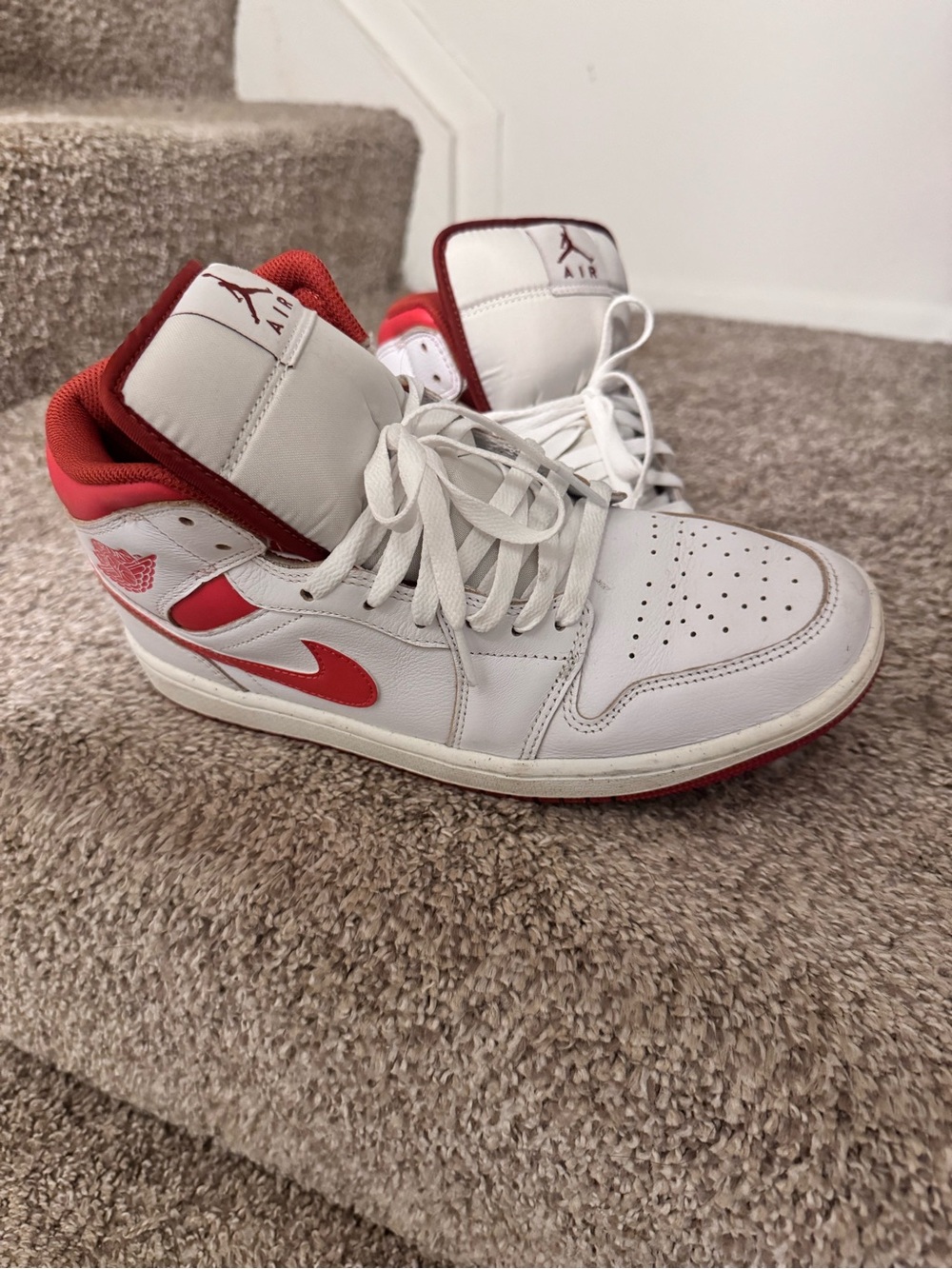 Nike sb White and Red High-Top Sneakers